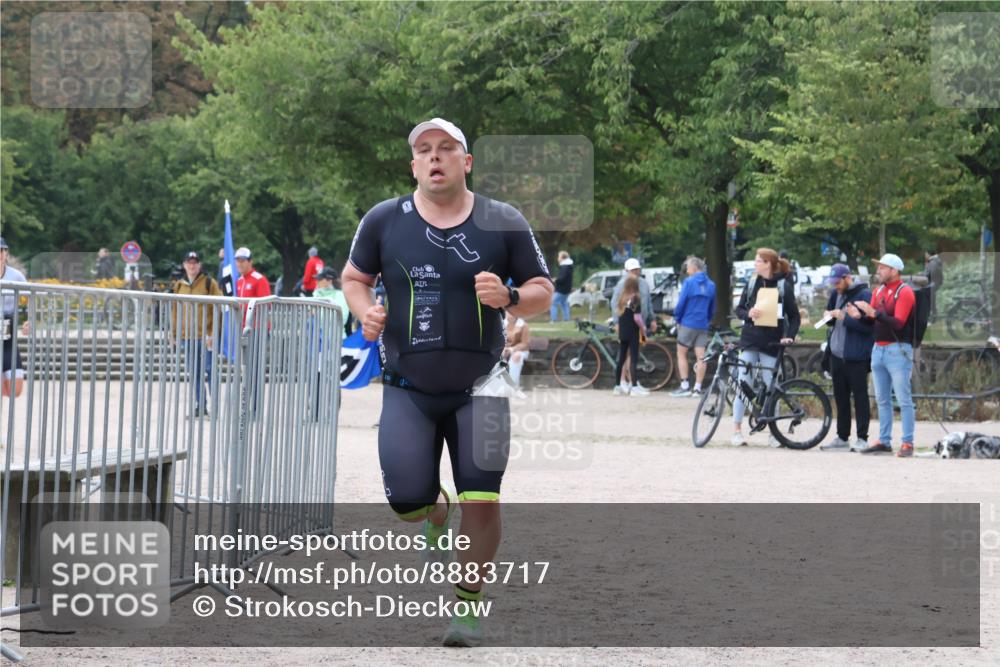 14.09.2025 - Stadtparktriathlon Strokosch-Dieckow http://msf.ph/oto/8883717 14.09.2025 10:16:53 Ziel 421, 453, 471 meine-sportfotos.de
