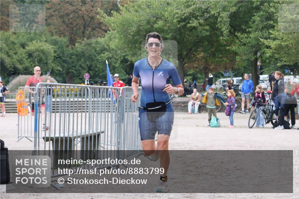 14.09.2025 - Stadtparktriathlon Strokosch-Dieckow http://msf.ph/oto/8883799 14.09.2025 10:18:27 Ziel 395, 464, 482 meine-sportfotos.de