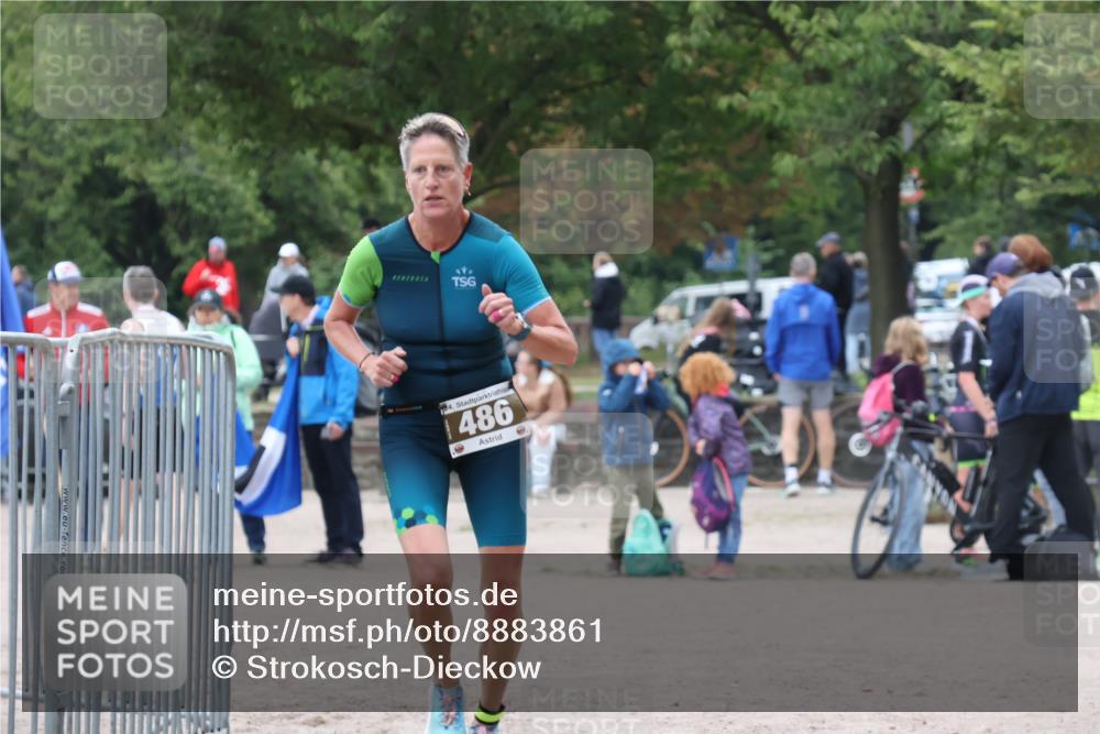 14.09.2025 - Stadtparktriathlon Strokosch-Dieckow http://msf.ph/oto/8883861 14.09.2025 10:19:07 Ziel 486 meine-sportfotos.de