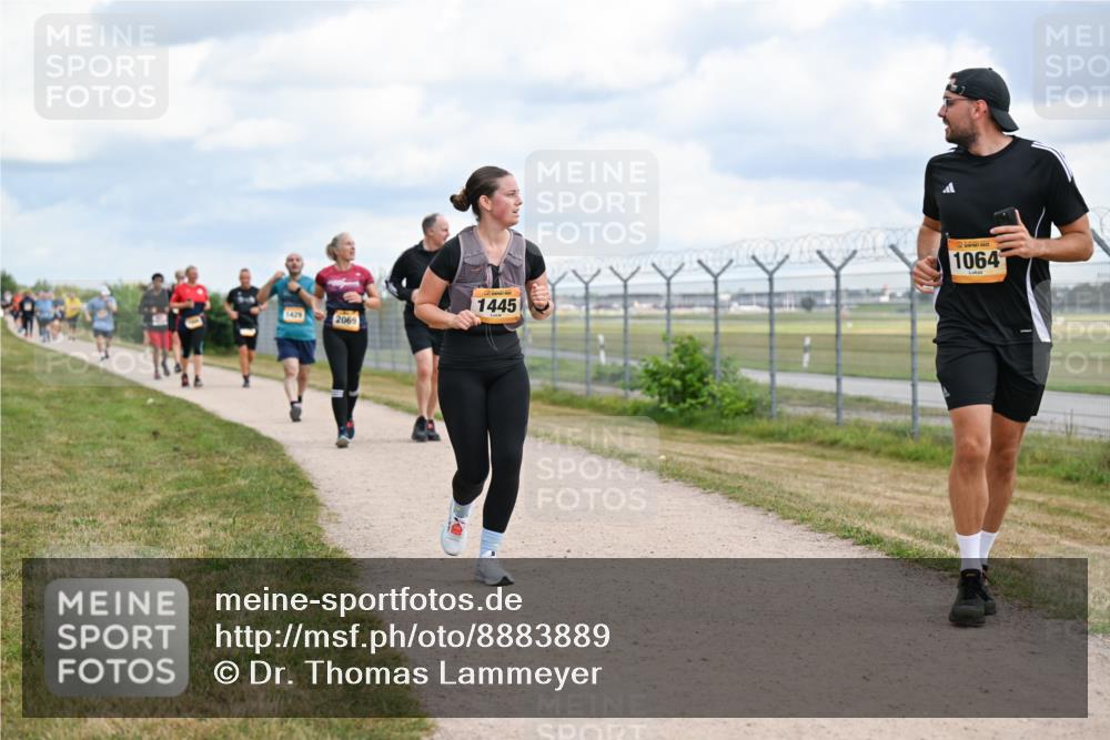 14.09.2025 - Airport Race Dr. Thomas Lammeyer http://msf.ph/oto/8883889 14.09.2025 12:38:10 Laufen 1445, 2069, 1064 meine-sportfotos.de