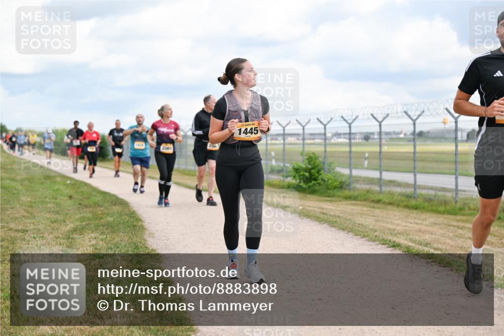 14.09.2025 - Airport Race Dr. Thomas Lammeyer http://msf.ph/oto/8883898 14.09.2025 12:38:10 Laufen 1475, 2069, 1445 meine-sportfotos.de