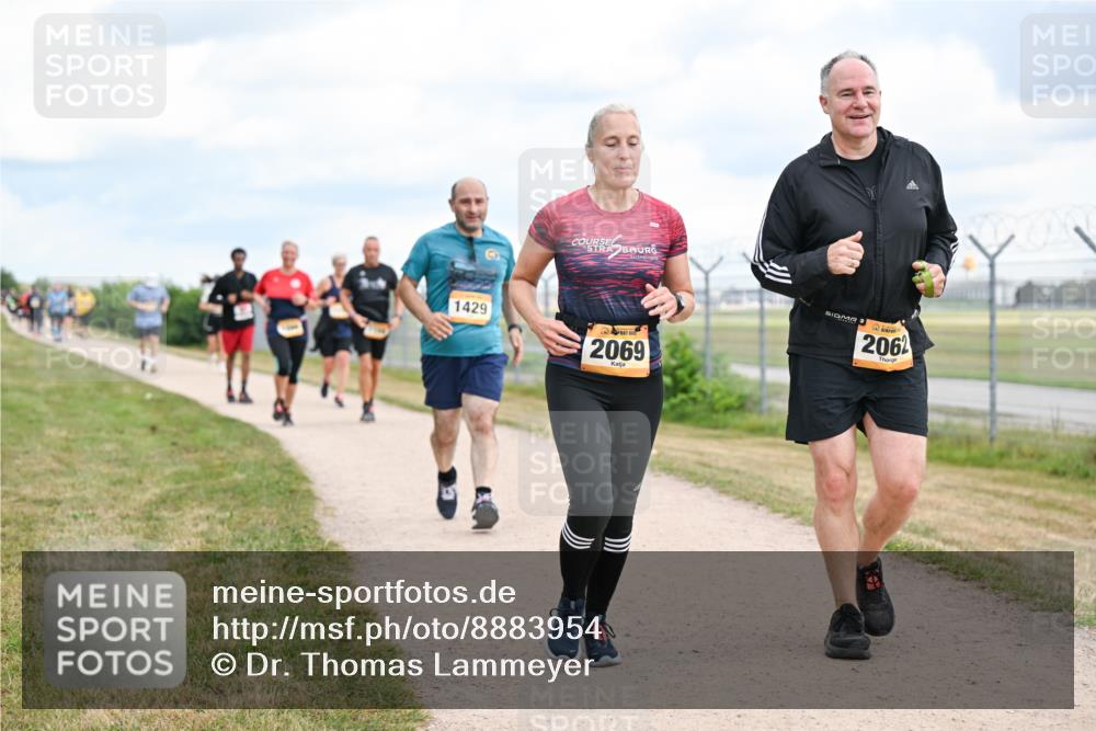14.09.2025 - Airport Race Dr. Thomas Lammeyer http://msf.ph/oto/8883954 14.09.2025 12:38:14 Laufen 1429, 2069, 2062 meine-sportfotos.de