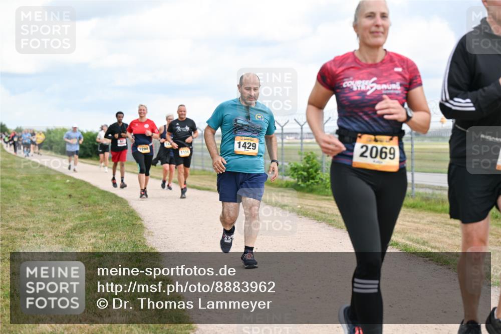 14.09.2025 - Airport Race Dr. Thomas Lammeyer http://msf.ph/oto/8883962 14.09.2025 12:38:15 Laufen 1298, 1158, 1429, 2069 meine-sportfotos.de