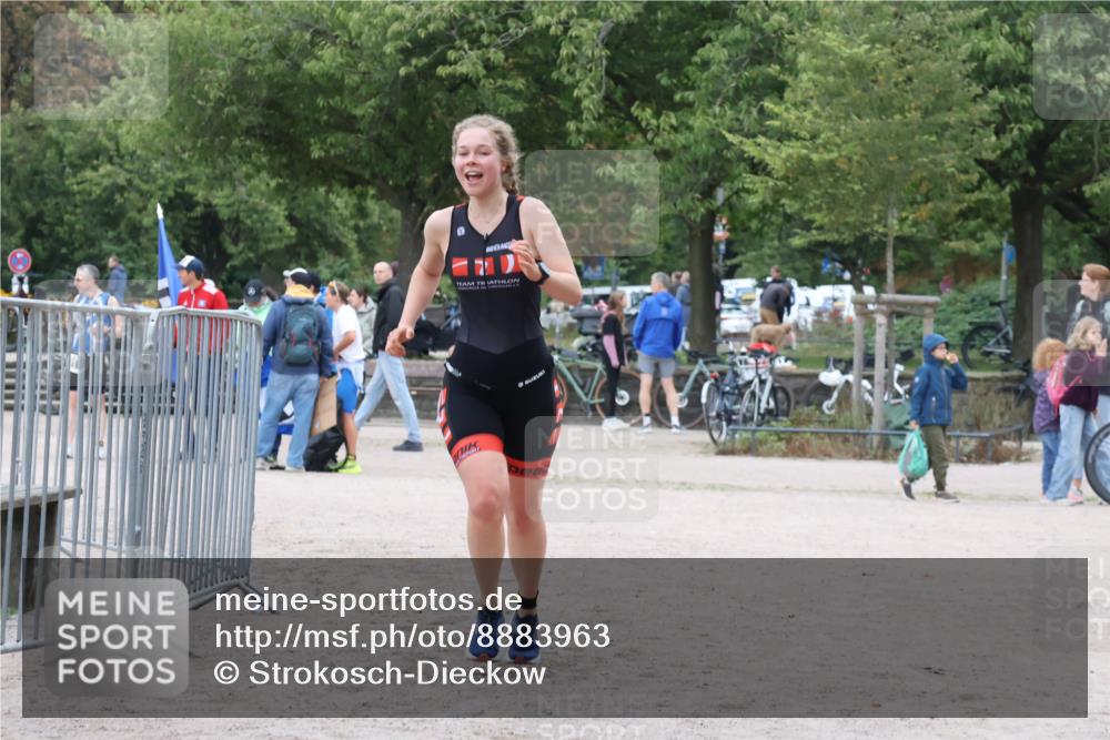 14.09.2025 - Stadtparktriathlon Strokosch-Dieckow http://msf.ph/oto/8883963 14.09.2025 10:21:49 Ziel 472, 477 meine-sportfotos.de