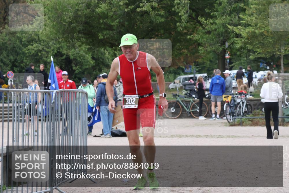 14.09.2025 - Stadtparktriathlon Strokosch-Dieckow http://msf.ph/oto/8884019 14.09.2025 10:22:11 Ziel 302 meine-sportfotos.de