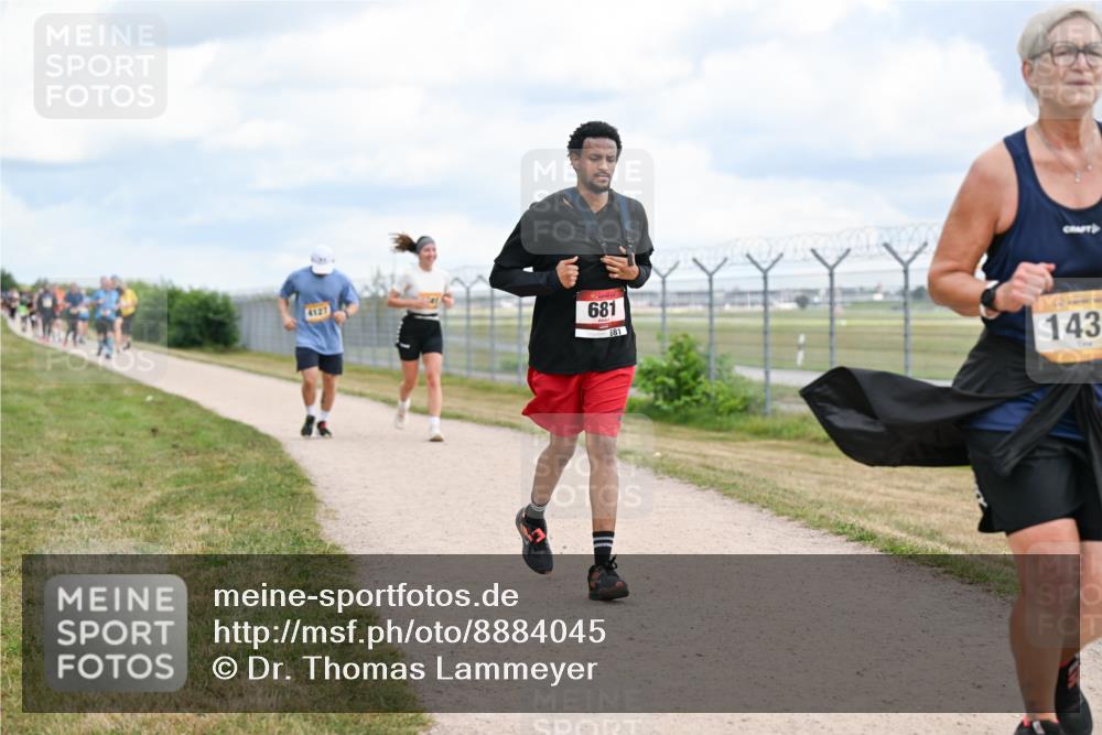 14.09.2025 - Airport Race Dr. Thomas Lammeyer http://msf.ph/oto/8884045 14.09.2025 12:38:22 Laufen 4127, 681, 681, 143 meine-sportfotos.de