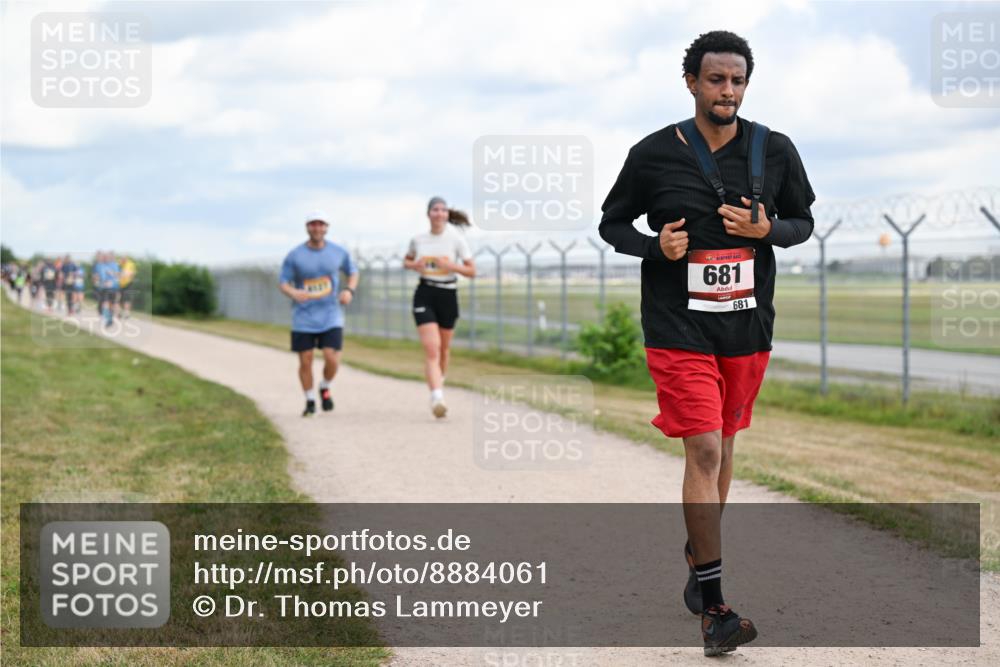 14.09.2025 - Airport Race Dr. Thomas Lammeyer http://msf.ph/oto/8884061 14.09.2025 12:38:23 Laufen 681, 681 meine-sportfotos.de
