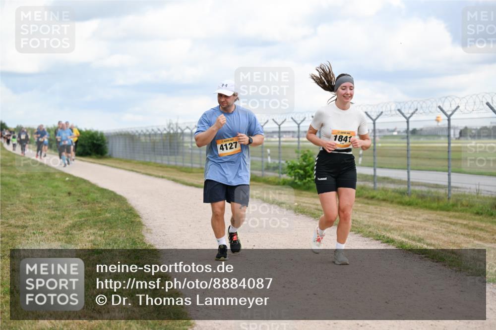14.09.2025 - Airport Race Dr. Thomas Lammeyer http://msf.ph/oto/8884087 14.09.2025 12:38:26 Laufen 4127, 1841 meine-sportfotos.de