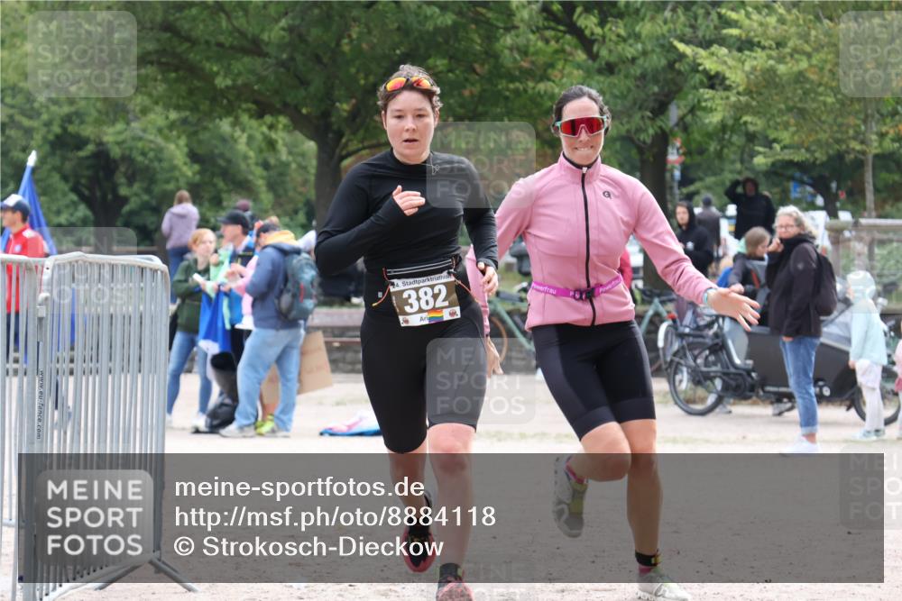 14.09.2025 - Stadtparktriathlon Strokosch-Dieckow http://msf.ph/oto/8884118 14.09.2025 10:25:29 Ziel 382, 423 meine-sportfotos.de