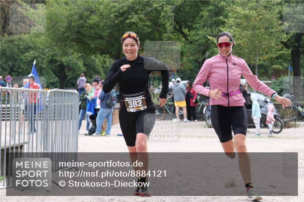 14.09.2025 - Stadtparktriathlon Strokosch-Dieckow http://msf.ph/oto/8884121 14.09.2025 10:25:29 Ziel 382, 423 meine-sportfotos.de