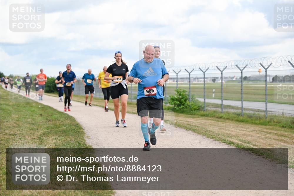 14.09.2025 - Airport Race Dr. Thomas Lammeyer http://msf.ph/oto/8884123 14.09.2025 12:38:38 Laufen 951, 905 meine-sportfotos.de