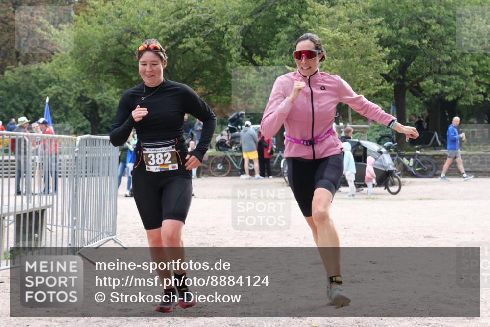 14.09.2025 - Stadtparktriathlon Strokosch-Dieckow http://msf.ph/oto/8884124 14.09.2025 10:25:30 Ziel 382, 423 meine-sportfotos.de