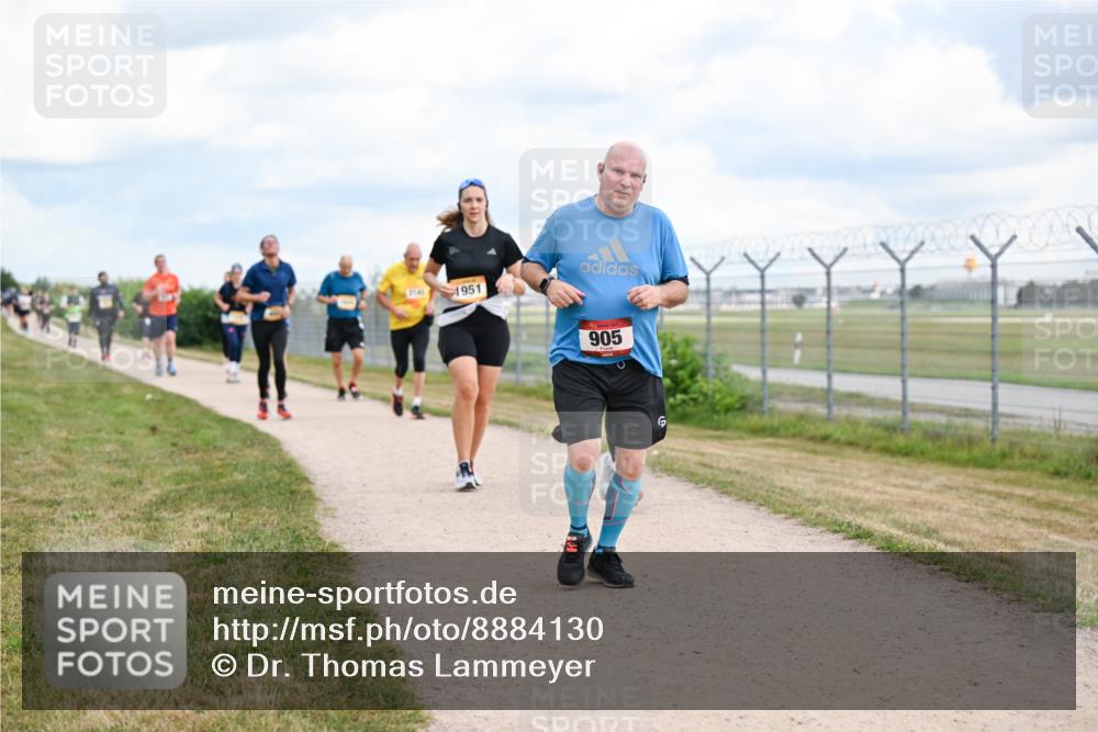 14.09.2025 - Airport Race Dr. Thomas Lammeyer http://msf.ph/oto/8884130 14.09.2025 12:38:38 Laufen 114, 1951, 905 meine-sportfotos.de