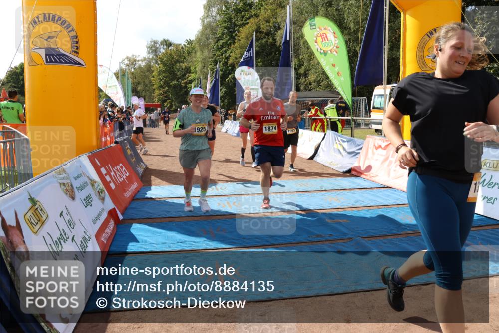 14.09.2025 - Airport Race Strokosch-Dieckow http://msf.ph/oto/8884135 14.09.2025 12:47:33 Ziel 447, 801, 1041, 1092, 1131, 1182, 1333, 1777, 1874, 1925, 4119, 4123 meine-sportfotos.de