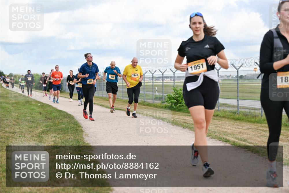14.09.2025 - Airport Race Dr. Thomas Lammeyer http://msf.ph/oto/8884162 14.09.2025 12:38:41 Laufen 1820, 691, 482, 1719, 2142, 1951, 18 meine-sportfotos.de
