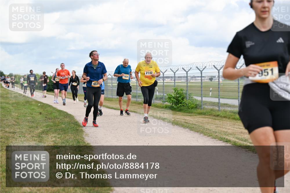 14.09.2025 - Airport Race Dr. Thomas Lammeyer http://msf.ph/oto/8884178 14.09.2025 12:38:42 Laufen 482, 1820, 2142, 951 meine-sportfotos.de