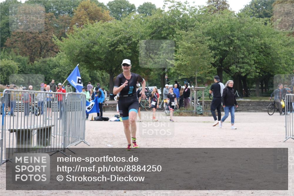 14.09.2025 - Stadtparktriathlon Strokosch-Dieckow http://msf.ph/oto/8884250 14.09.2025 10:28:17 Ziel 504 meine-sportfotos.de
