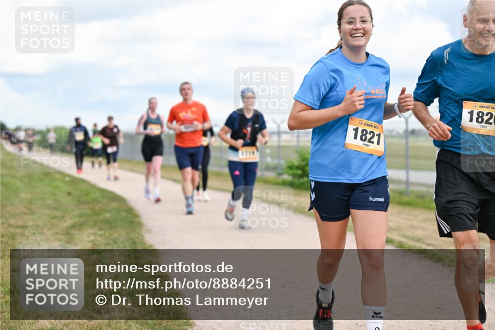 14.09.2025 - Airport Race Dr. Thomas Lammeyer http://msf.ph/oto/8884251 14.09.2025 12:38:47 Laufen 1820, 1821 meine-sportfotos.de