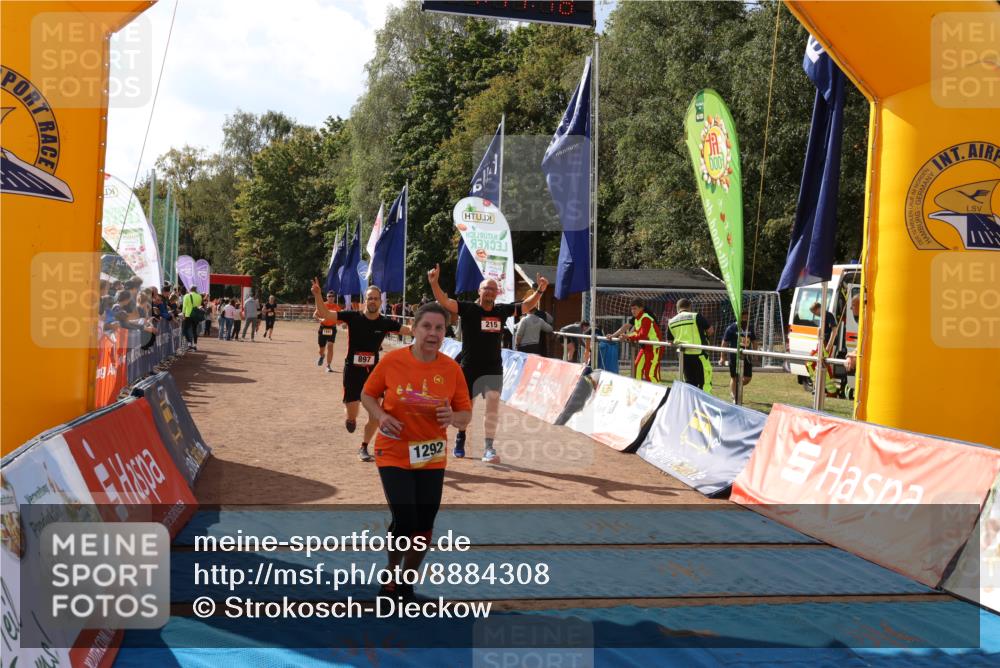 14.09.2025 - Airport Race Strokosch-Dieckow http://msf.ph/oto/8884308 14.09.2025 12:47:55 Ziel 215, 391, 897, 1292, 1441, 1959, 1982 meine-sportfotos.de