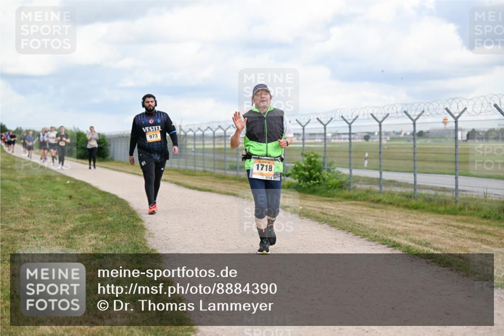 14.09.2025 - Airport Race Dr. Thomas Lammeyer http://msf.ph/oto/8884390 14.09.2025 12:38:57 Laufen 61, 973, 1718, 1718 meine-sportfotos.de