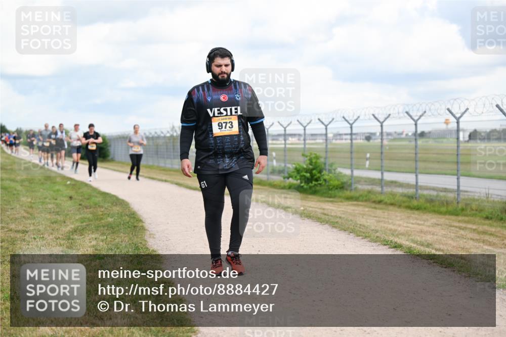 14.09.2025 - Airport Race Dr. Thomas Lammeyer http://msf.ph/oto/8884427 14.09.2025 12:39:02 Laufen 61, 973 meine-sportfotos.de