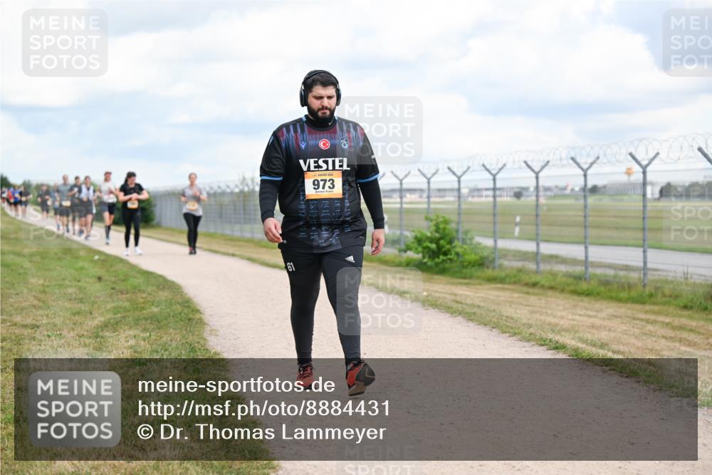 14.09.2025 - Airport Race Dr. Thomas Lammeyer http://msf.ph/oto/8884431 14.09.2025 12:39:02 Laufen 61, 973 meine-sportfotos.de