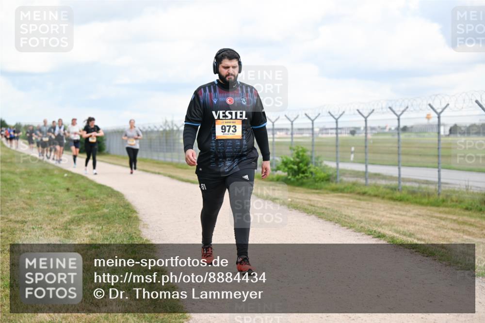 14.09.2025 - Airport Race Dr. Thomas Lammeyer http://msf.ph/oto/8884434 14.09.2025 12:39:02 Laufen 61, 973 meine-sportfotos.de