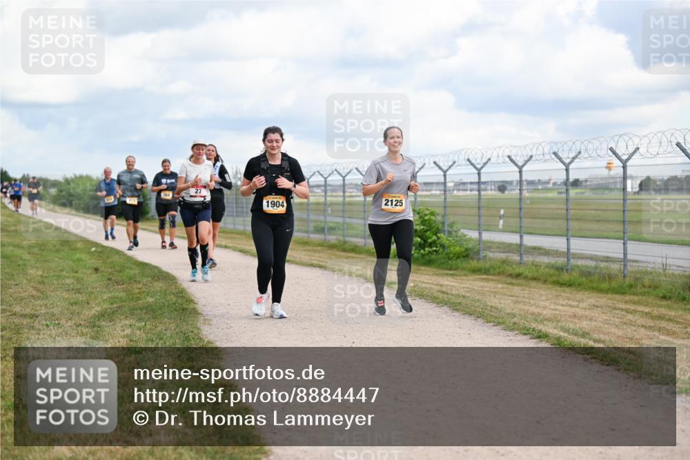 14.09.2025 - Airport Race Dr. Thomas Lammeyer http://msf.ph/oto/8884447 14.09.2025 12:39:09 Laufen 27, 1904, 2125 meine-sportfotos.de