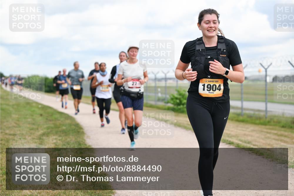 14.09.2025 - Airport Race Dr. Thomas Lammeyer http://msf.ph/oto/8884490 14.09.2025 12:39:12 Laufen 27, 1904 meine-sportfotos.de