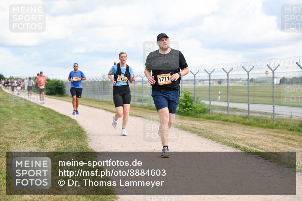 14.09.2025 - Airport Race Dr. Thomas Lammeyer http://msf.ph/oto/8884603 14.09.2025 12:39:34 Laufen 2132, 1711 meine-sportfotos.de