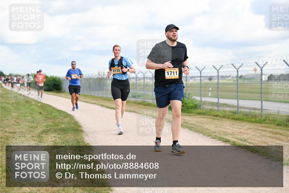14.09.2025 - Airport Race Dr. Thomas Lammeyer http://msf.ph/oto/8884608 14.09.2025 12:39:34 Laufen 2132, 1711 meine-sportfotos.de