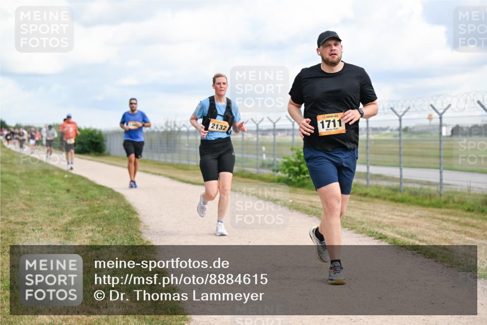 14.09.2025 - Airport Race Dr. Thomas Lammeyer http://msf.ph/oto/8884615 14.09.2025 12:39:34 Laufen 2132, 1711 meine-sportfotos.de