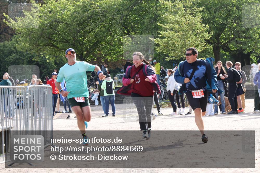 14.09.2025 - Stadtparktriathlon Strokosch-Dieckow http://msf.ph/oto/8884669 14.09.2025 10:51:25 Ziel 610 meine-sportfotos.de