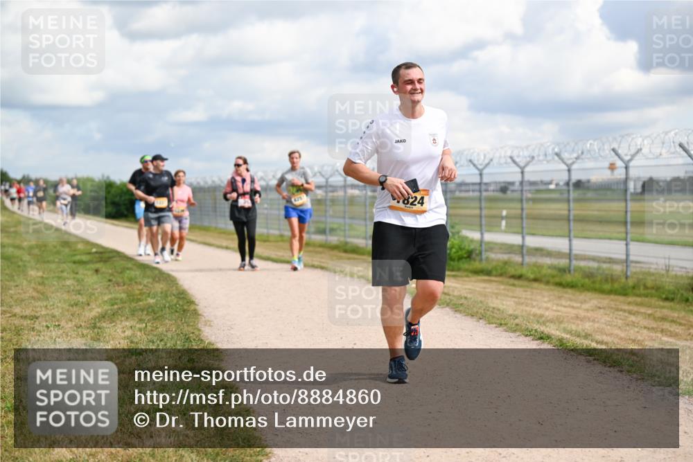 14.09.2025 - Airport Race Dr. Thomas Lammeyer http://msf.ph/oto/8884860 14.09.2025 12:40:08 Laufen 824 meine-sportfotos.de