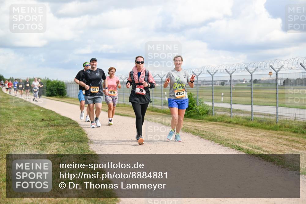 14.09.2025 - Airport Race Dr. Thomas Lammeyer http://msf.ph/oto/8884881 14.09.2025 12:40:11 Laufen 1237, 1236, 39, 4257 meine-sportfotos.de