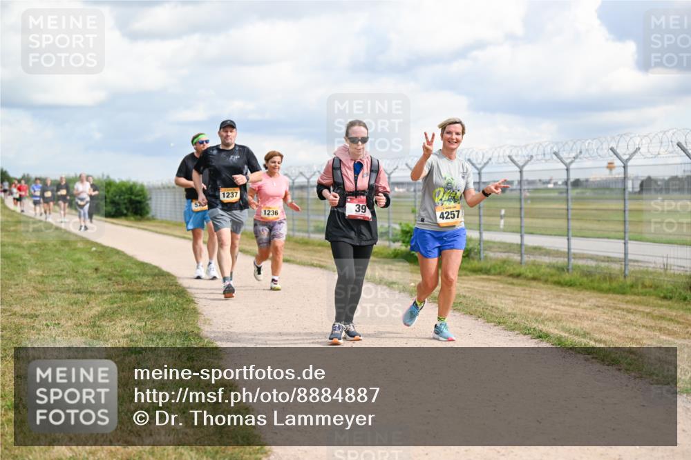 14.09.2025 - Airport Race Dr. Thomas Lammeyer http://msf.ph/oto/8884887 14.09.2025 12:40:12 Laufen 1237, 1236, 39, 4257 meine-sportfotos.de