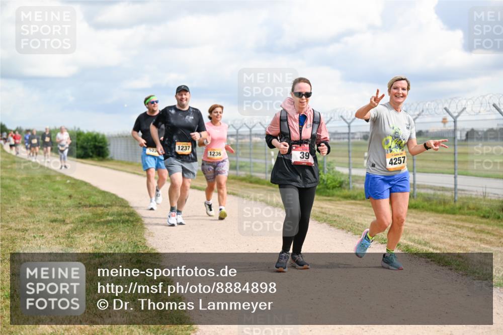 14.09.2025 - Airport Race Dr. Thomas Lammeyer http://msf.ph/oto/8884898 14.09.2025 12:40:12 Laufen 1237, 522, 1236, 39, 4257 meine-sportfotos.de