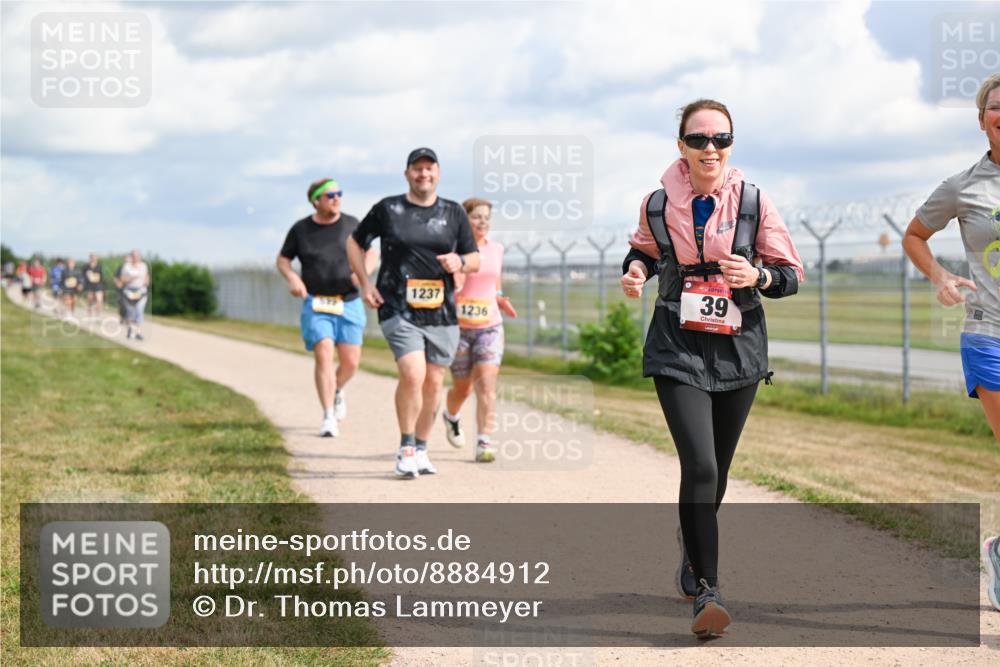 14.09.2025 - Airport Race Dr. Thomas Lammeyer http://msf.ph/oto/8884912 14.09.2025 12:40:13 Laufen 1237, 1236, 39 meine-sportfotos.de