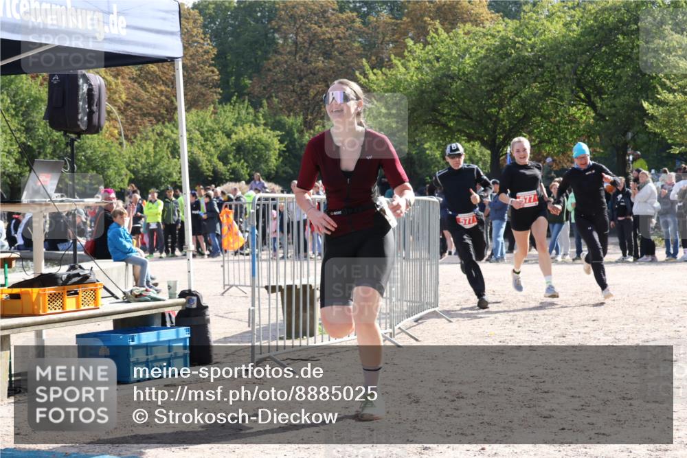 14.09.2025 - Stadtparktriathlon Strokosch-Dieckow http://msf.ph/oto/8885025 14.09.2025 11:00:01 Ziel 525, 577 meine-sportfotos.de