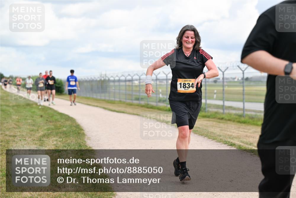 14.09.2025 - Airport Race Dr. Thomas Lammeyer http://msf.ph/oto/8885050 14.09.2025 12:40:32 Laufen 1834 meine-sportfotos.de