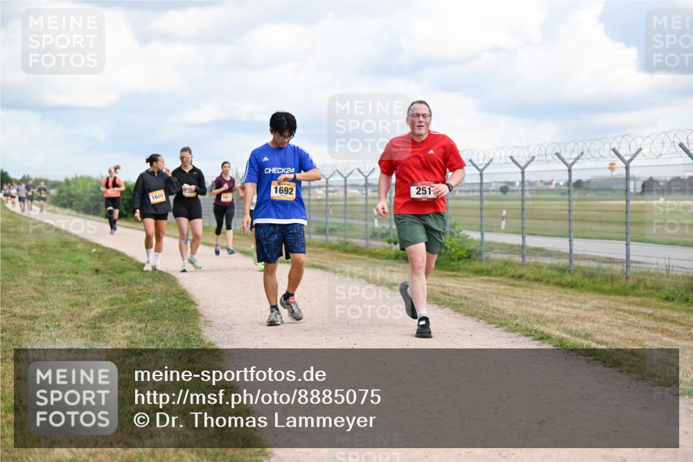 14.09.2025 - Airport Race Dr. Thomas Lammeyer http://msf.ph/oto/8885075 14.09.2025 12:40:43 Laufen 1609, 386, 1617, 24, 1692, 251 meine-sportfotos.de