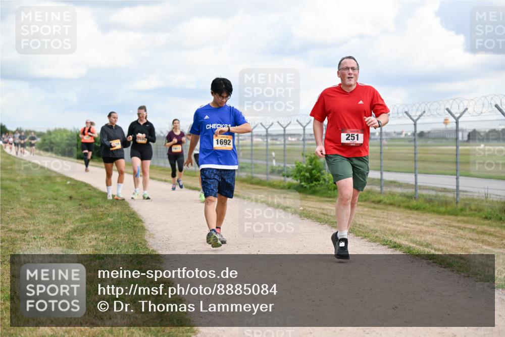 14.09.2025 - Airport Race Dr. Thomas Lammeyer http://msf.ph/oto/8885084 14.09.2025 12:40:43 Laufen 7880, 239, 1612, 2, 1692, 251 meine-sportfotos.de
