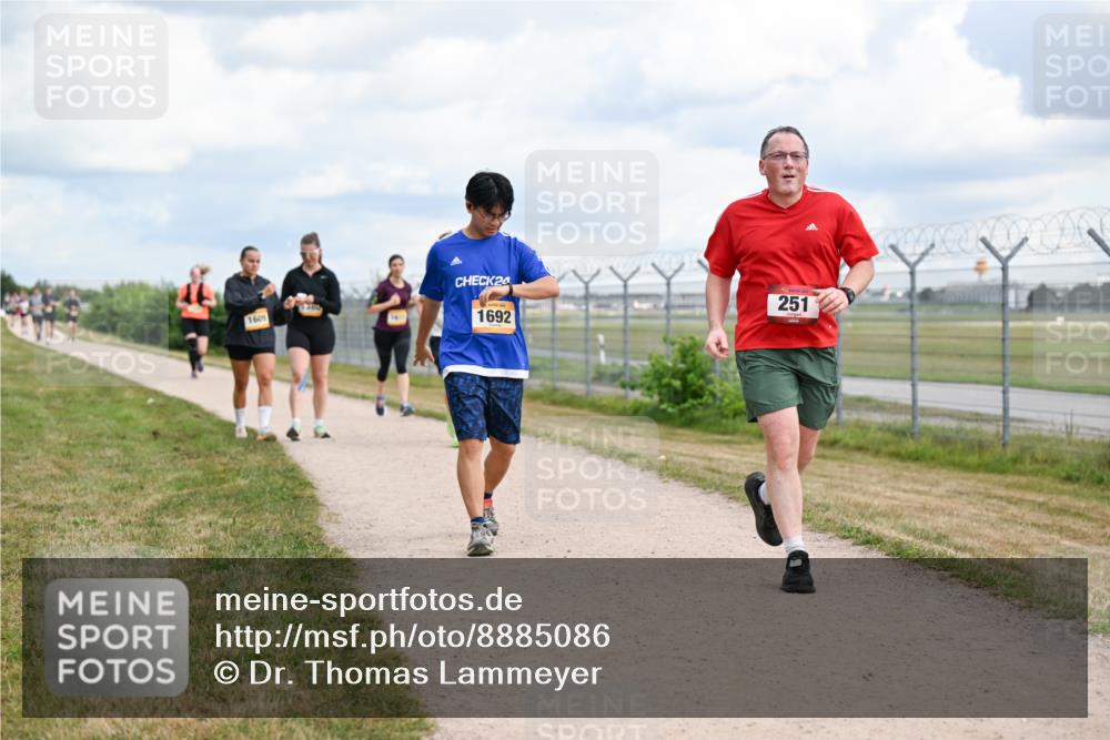 14.09.2025 - Airport Race Dr. Thomas Lammeyer http://msf.ph/oto/8885086 14.09.2025 12:40:43 Laufen 1609, 24, 1692, 251 meine-sportfotos.de