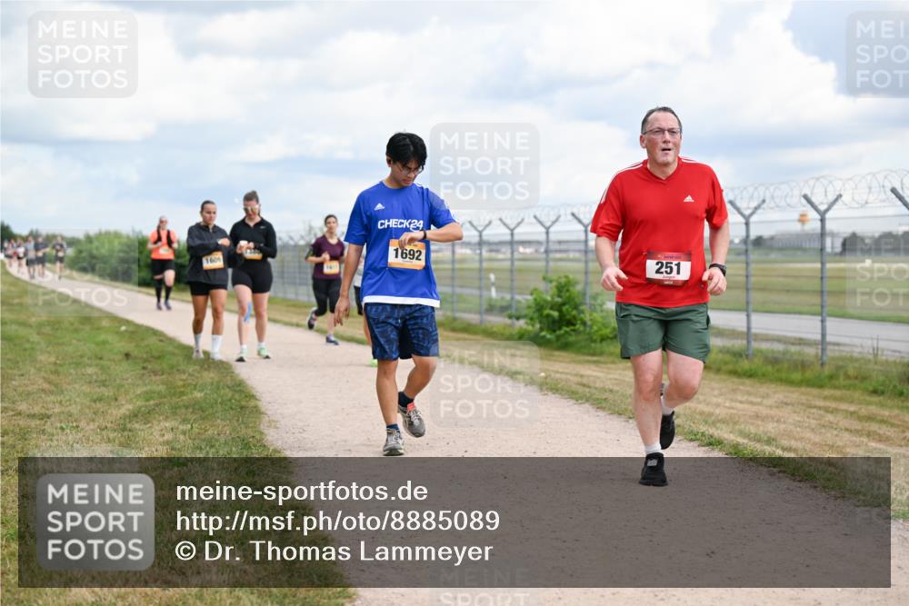 14.09.2025 - Airport Race Dr. Thomas Lammeyer http://msf.ph/oto/8885089 14.09.2025 12:40:44 Laufen 1609, 24, 1692, 251 meine-sportfotos.de