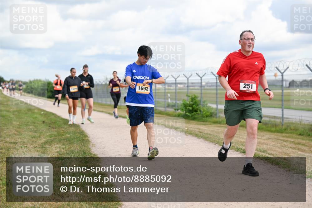 14.09.2025 - Airport Race Dr. Thomas Lammeyer http://msf.ph/oto/8885092 14.09.2025 12:40:44 Laufen 1609, 24, 1692, 251 meine-sportfotos.de