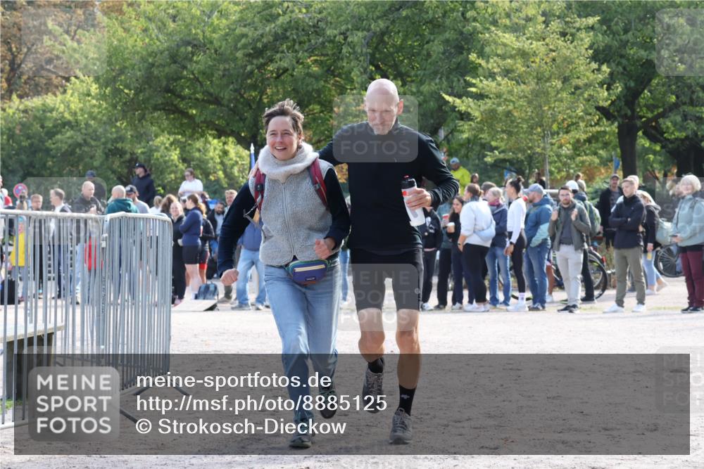 14.09.2025 - Stadtparktriathlon Strokosch-Dieckow http://msf.ph/oto/8885125 14.09.2025 11:02:40 Ziel  meine-sportfotos.de