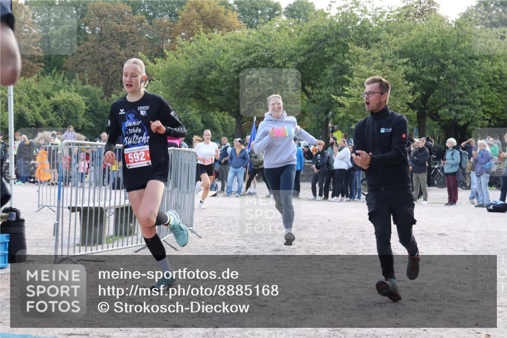 14.09.2025 - Stadtparktriathlon Strokosch-Dieckow http://msf.ph/oto/8885168 14.09.2025 11:03:29 Ziel 529, 592, 618 meine-sportfotos.de