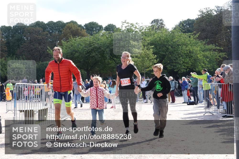 14.09.2025 - Stadtparktriathlon Strokosch-Dieckow http://msf.ph/oto/8885236 14.09.2025 11:04:56 Ziel 534, 590 meine-sportfotos.de