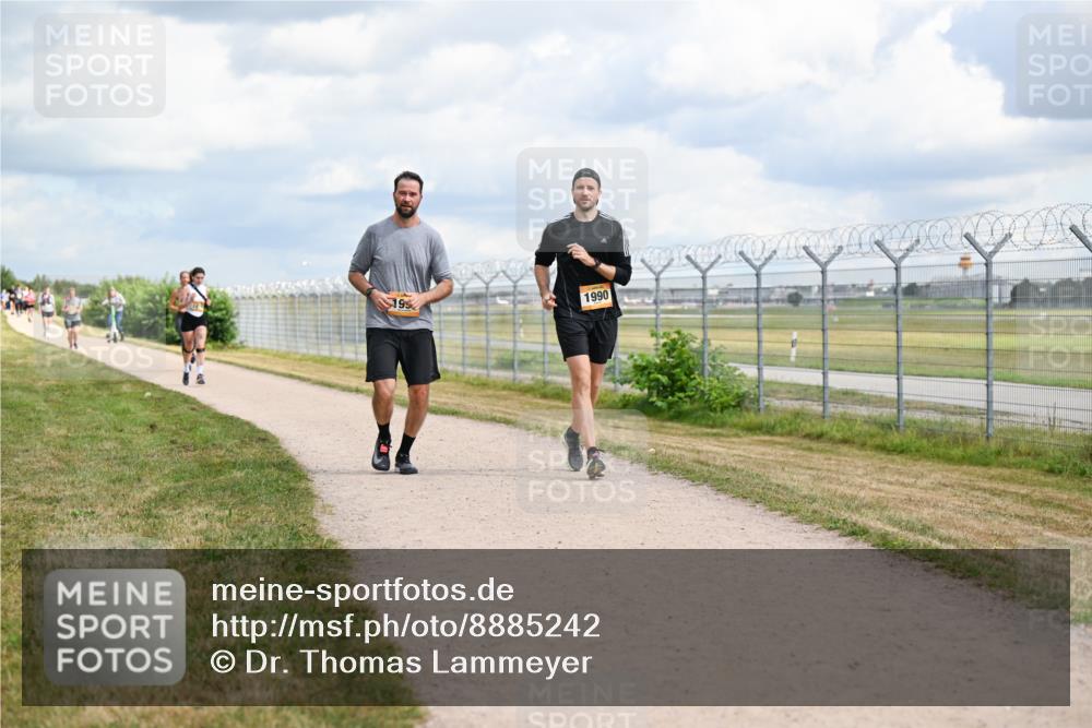 14.09.2025 - Airport Race Dr. Thomas Lammeyer http://msf.ph/oto/8885242 14.09.2025 12:41:13 Laufen 195, 1990 meine-sportfotos.de