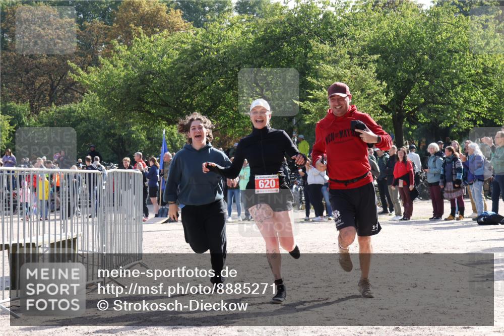 14.09.2025 - Stadtparktriathlon Strokosch-Dieckow http://msf.ph/oto/8885271 14.09.2025 11:05:23 Ziel 620 meine-sportfotos.de